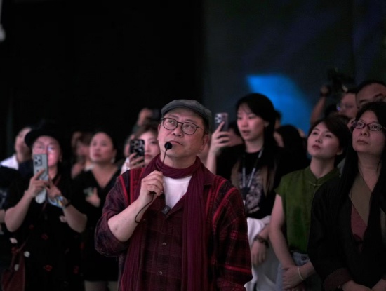 北师大未来设计学院特聘教授叶锦添个展“镜子宇宙”深圳开展