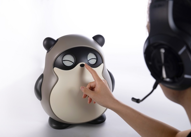 北师大未来设计学院师生设计的情感陪伴机器人_副本.jpg